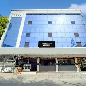 Super Townhouse Center Ernakulam Hotel